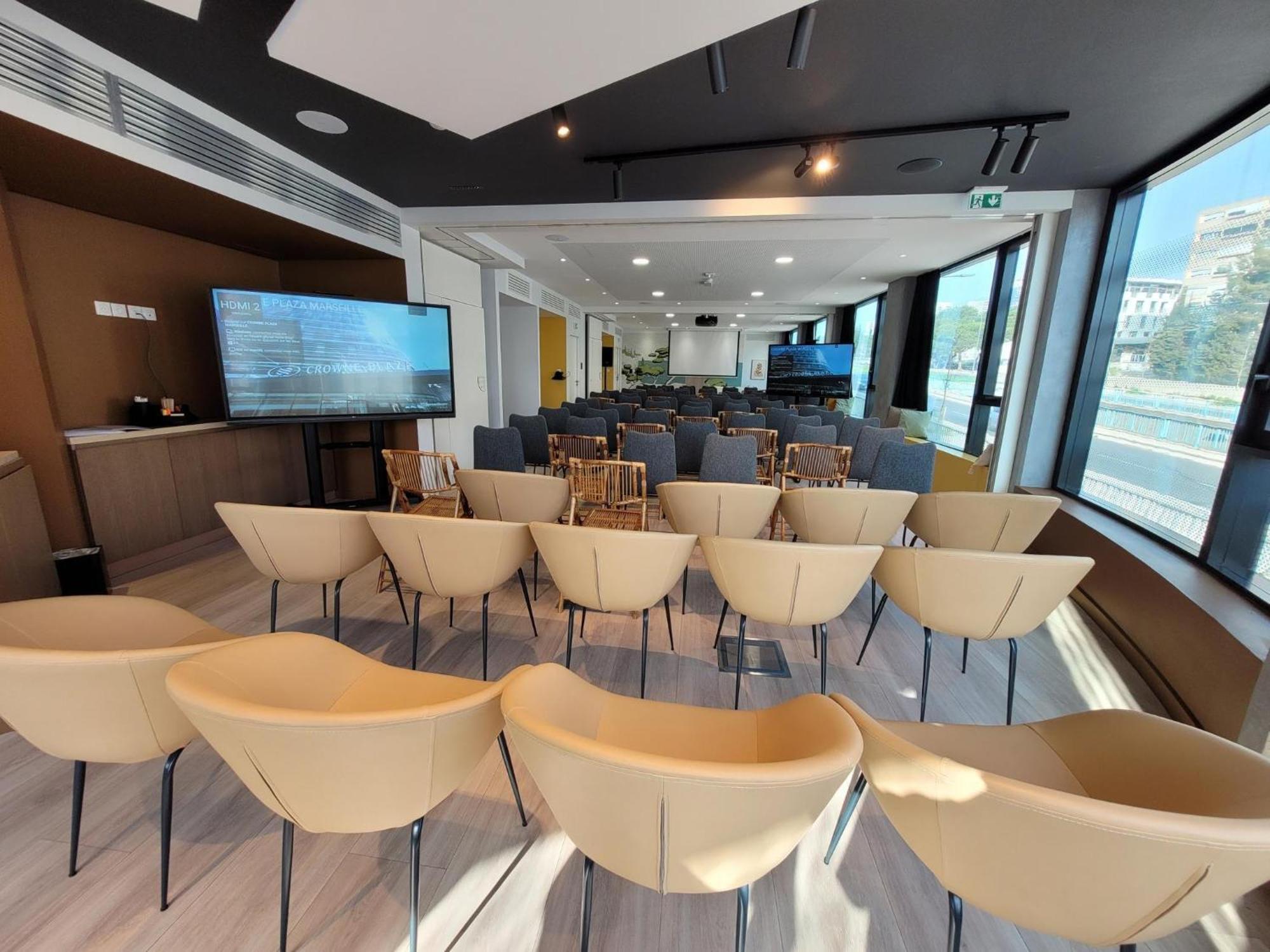 Crowne Plaza - Le Dome Hotel 4*